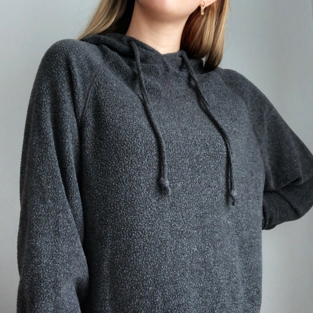 gray sweatshirt
